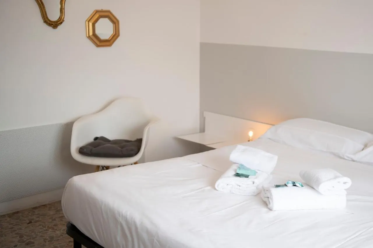 Porta Portese Rooms - Zen Real Estate Roma 0*,  Itália